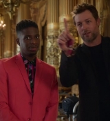 Emily_in_Paris_S02E06_WEBRip_x264-ION10_0611.jpg