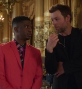 Emily_in_Paris_S02E06_WEBRip_x264-ION10_0615.jpg