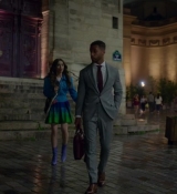 Emily_in_Paris_S02E06_WEBRip_x264-ION10_0700.jpg