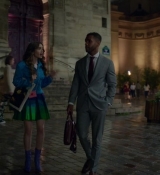 Emily_in_Paris_S02E06_WEBRip_x264-ION10_0704.jpg