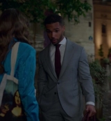 Emily_in_Paris_S02E06_WEBRip_x264-ION10_0726.jpg