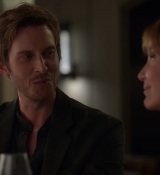 Emily_in_Paris_S02E06_WEBRip_x264-ION10_0799.jpg