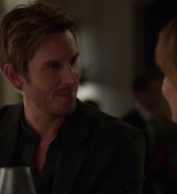 Emily_in_Paris_S02E06_WEBRip_x264-ION10_0809.jpg