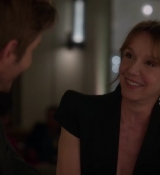 Emily_in_Paris_S02E06_WEBRip_x264-ION10_0812.jpg