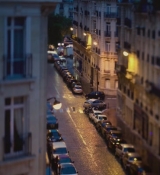 Emily_in_Paris_S02E06_WEBRip_x264-ION10_0819.jpg