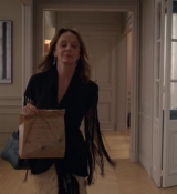 Emily_in_Paris_S02E06_WEBRip_x264-ION10_0826.jpg