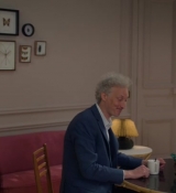 Emily_in_Paris_S02E06_WEBRip_x264-ION10_0834.jpg