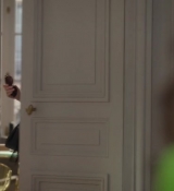 Emily_in_Paris_S02E06_WEBRip_x264-ION10_0840.jpg