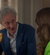 Emily_in_Paris_S02E06_WEBRip_x264-ION10_0844.jpg