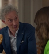 Emily_in_Paris_S02E06_WEBRip_x264-ION10_0846.jpg
