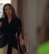 Emily_in_Paris_S02E06_WEBRip_x264-ION10_0871.jpg
