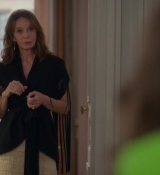 Emily_in_Paris_S02E06_WEBRip_x264-ION10_0883.jpg