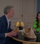 Emily_in_Paris_S02E06_WEBRip_x264-ION10_0891.jpg