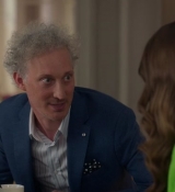 Emily_in_Paris_S02E06_WEBRip_x264-ION10_0894.jpg