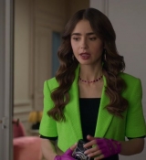 Emily_in_Paris_S02E06_WEBRip_x264-ION10_0948.jpg