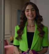 Emily_in_Paris_S02E06_WEBRip_x264-ION10_0969.jpg
