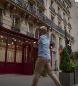 Emily_in_Paris_S02E06_WEBRip_x264-ION10_0987.jpg