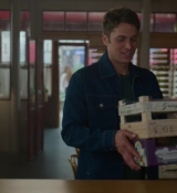 Emily_in_Paris_S02E06_WEBRip_x264-ION10_0989.jpg