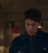Emily_in_Paris_S02E06_WEBRip_x264-ION10_1010.jpg