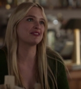 Emily_in_Paris_S02E06_WEBRip_x264-ION10_1035.jpg