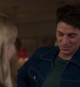 Emily_in_Paris_S02E06_WEBRip_x264-ION10_1039.jpg