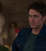 Emily_in_Paris_S02E06_WEBRip_x264-ION10_1051.jpg