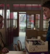 Emily_in_Paris_S02E06_WEBRip_x264-ION10_1058.jpg