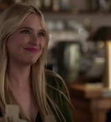 Emily_in_Paris_S02E06_WEBRip_x264-ION10_1062.jpg