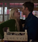 Emily_in_Paris_S02E06_WEBRip_x264-ION10_1065.jpg