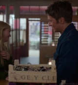 Emily_in_Paris_S02E06_WEBRip_x264-ION10_1068.jpg