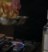 Emily_in_Paris_S02E06_WEBRip_x264-ION10_1084.jpg