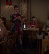 Emily_in_Paris_S02E06_WEBRip_x264-ION10_1091.jpg