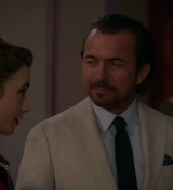 Emily_in_Paris_S02E06_WEBRip_x264-ION10_1114.jpg