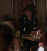Emily_in_Paris_S02E06_WEBRip_x264-ION10_1140.jpg