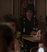 Emily_in_Paris_S02E06_WEBRip_x264-ION10_1141.jpg