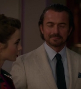 Emily_in_Paris_S02E06_WEBRip_x264-ION10_1162.jpg