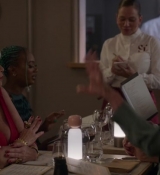 Emily_in_Paris_S02E06_WEBRip_x264-ION10_1170.jpg