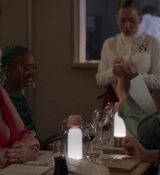 Emily_in_Paris_S02E06_WEBRip_x264-ION10_1171.jpg