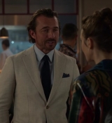Emily_in_Paris_S02E06_WEBRip_x264-ION10_1247.jpg