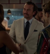 Emily_in_Paris_S02E06_WEBRip_x264-ION10_1265.jpg