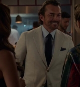Emily_in_Paris_S02E06_WEBRip_x264-ION10_1276.jpg