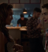 Emily_in_Paris_S02E06_WEBRip_x264-ION10_1286.jpg