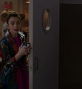 Emily_in_Paris_S02E06_WEBRip_x264-ION10_1296.jpg