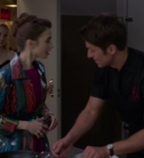 Emily_in_Paris_S02E06_WEBRip_x264-ION10_1355.jpg