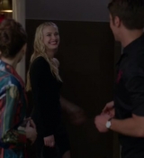 Emily_in_Paris_S02E06_WEBRip_x264-ION10_1357.jpg