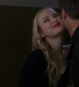 Emily_in_Paris_S02E06_WEBRip_x264-ION10_1360.jpg