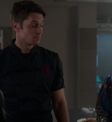 Emily_in_Paris_S02E06_WEBRip_x264-ION10_1366.jpg