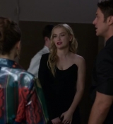 Emily_in_Paris_S02E06_WEBRip_x264-ION10_1371.jpg