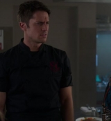 Emily_in_Paris_S02E06_WEBRip_x264-ION10_1378.jpg