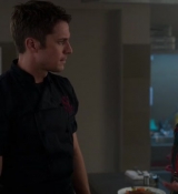 Emily_in_Paris_S02E06_WEBRip_x264-ION10_1387.jpg